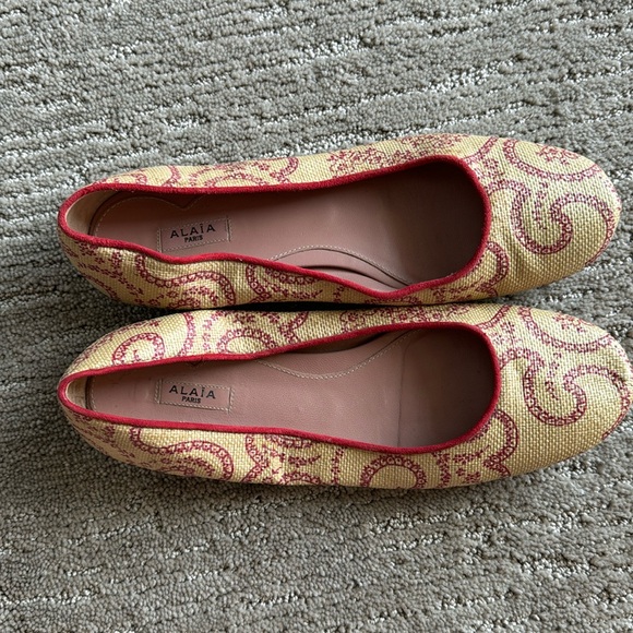 Alaia Tan & Red Geometric Swirl Flats - Picture 2 of 9